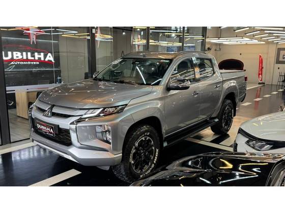 MITSUBISHI L200 TRITON 2.4 16V TURBO DIESEL SPORT HPE CD 4P 4X4 AUTOMÁTICO MITSUBISHI L200 TRITON 2.4 16V TURBO DIESEL SPORT HPE CD 4P 4X4 AUTOMÁTICO